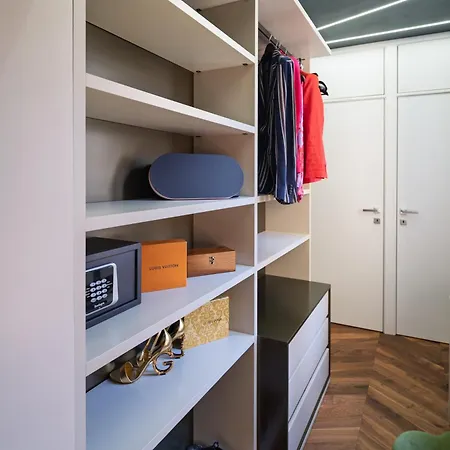 Dreamers In Belsiana Condotti Int 9 Rome